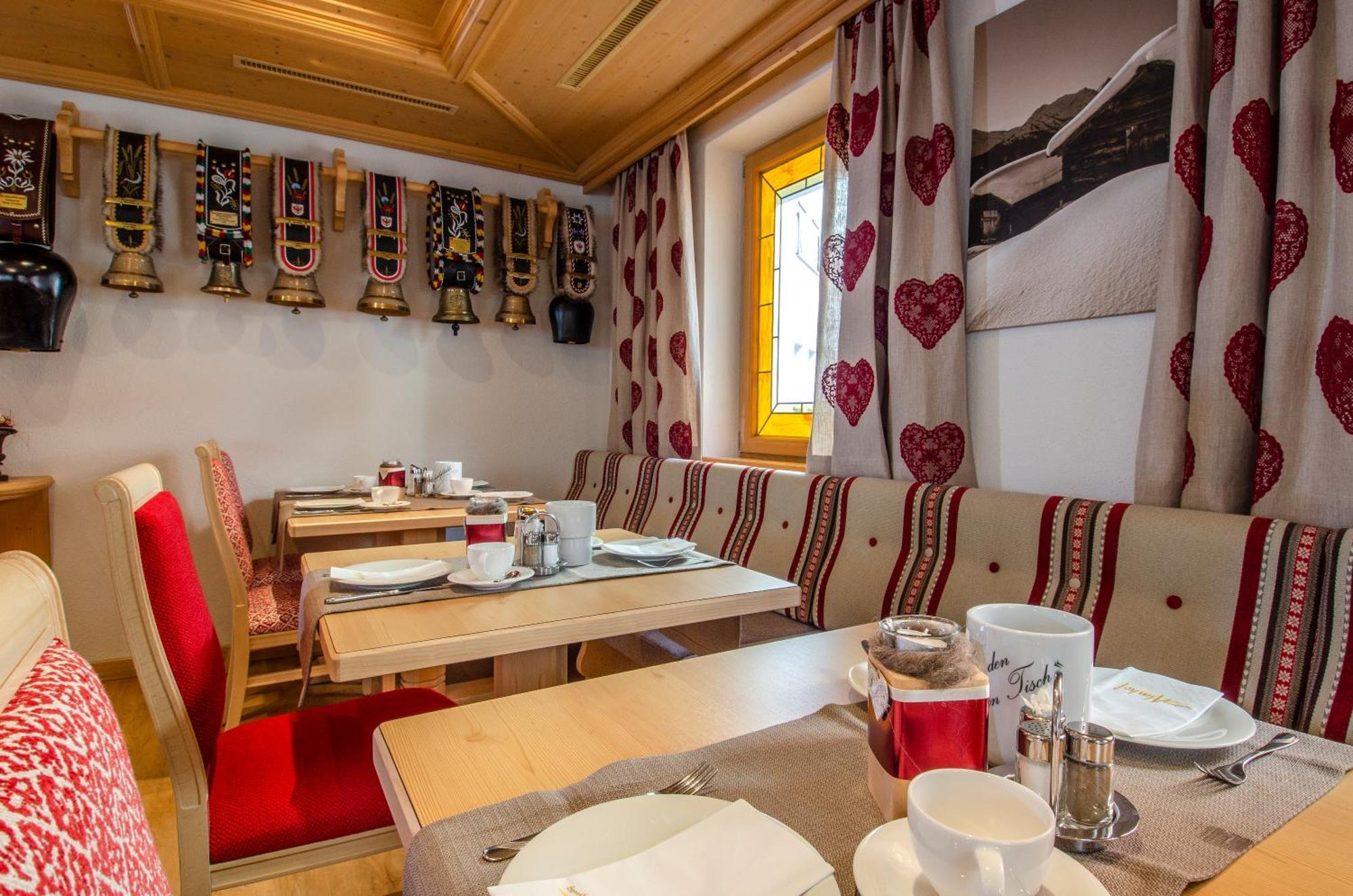 Sporthotel Almhof Ischgl Eksteriør billede